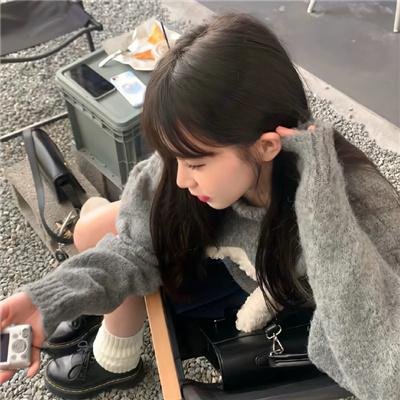 她比烟花寂寞